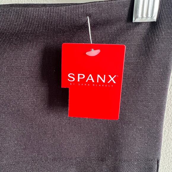 NWT SPANX Look at Me Now Black Lamn Seamless Cropped Legging Size L - Picture 4 of 8